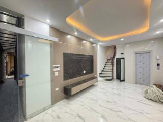 Chủ gấp bán, tìm khách gấp mua. nhà ở có thang máy, gần oto , xây mới cứng ..