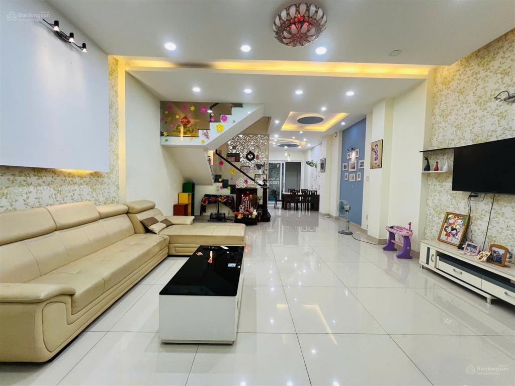 Nhà hẻm 1/ hxt 6m dương quảng hàm p5 gần đại học văn lang dt 7x19m cn 116m2 giá rẻ chỉ 9,9 tỷ tl
