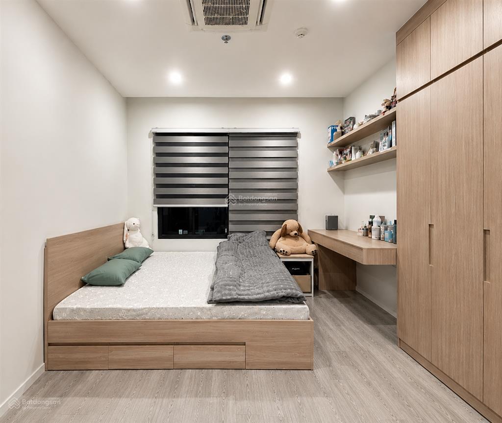 Tôi chủ nhà bán 2pn tòa s303 tầng 10 giá 3,4 tỷ. nội thất mới, có sổ.  0362 203 ***