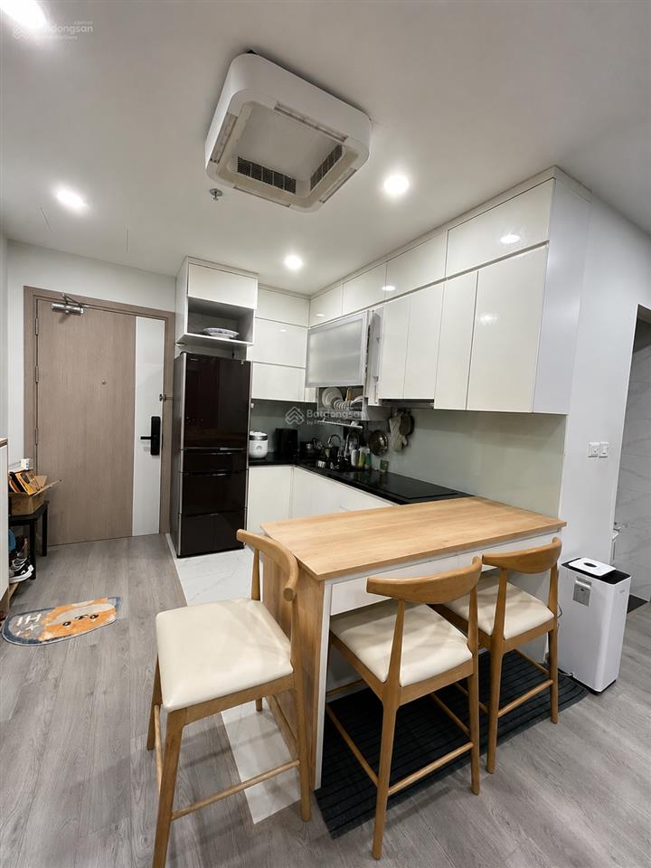 Tôi chủ nhà bán 2pn tòa s303 tầng 10 giá 3,4 tỷ. nội thất mới, có sổ.  0362 203 ***