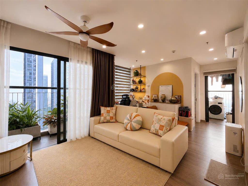 Bác gái cần bán cắt lỗ căn 2pn+ tòa i2 imperia view hồ giá 4,3 tỷ, đã có sổ lâu dài.  0362 203 ***