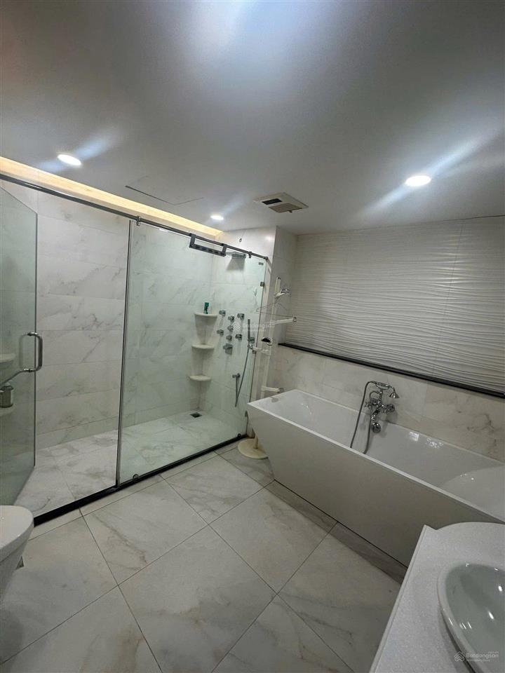 Cơ hội sở hữu. hiếm! cho thuê căn hộ sân vườn độc bản royal city