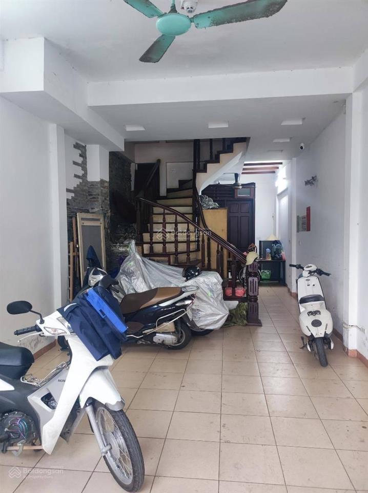 2, bán nhà mai dịch  phân lô  2 thoáng trước sau  ôtô tránh