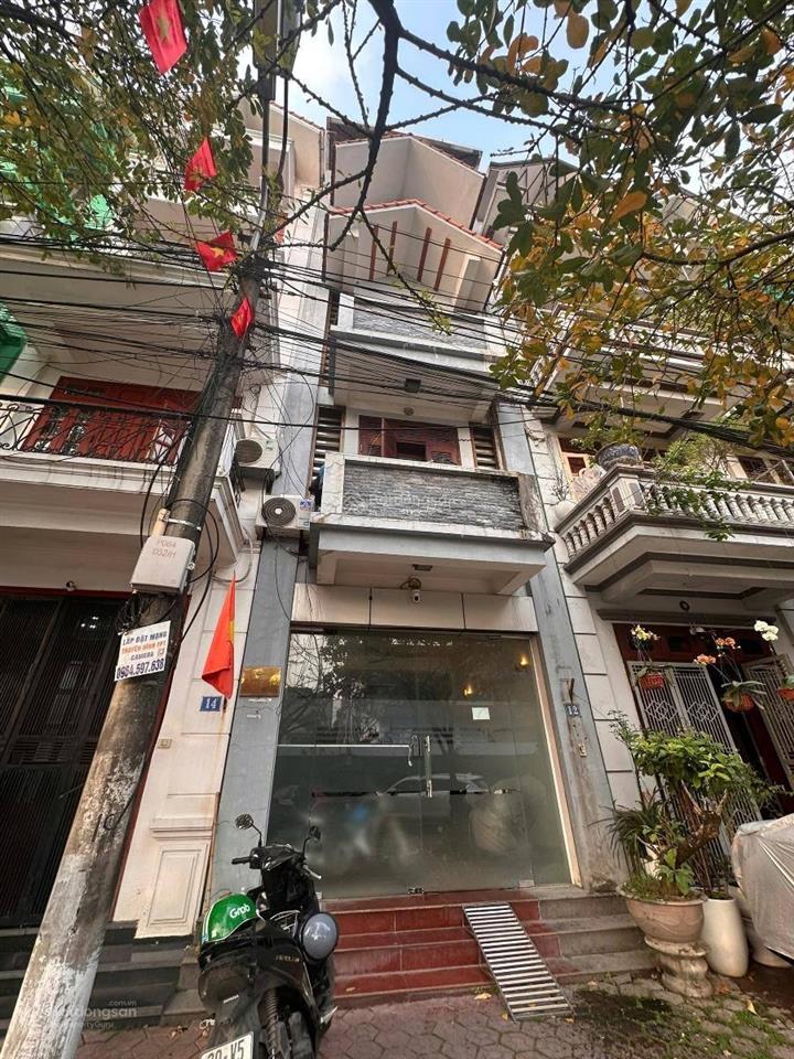 2, bán nhà mai dịch  phân lô  2 thoáng trước sau  ôtô tránh