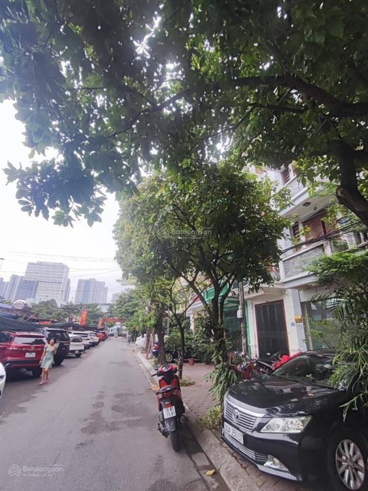 2, bán nhà mai dịch  phân lô  2 thoáng trước sau  ôtô tránh