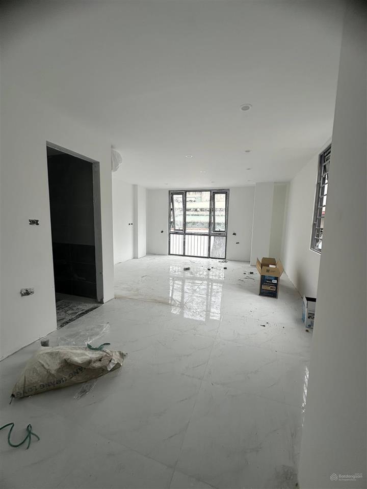 4, bán cmnn trần thái tông  2 thoáng  thang kinh hiện đại  full nội thất