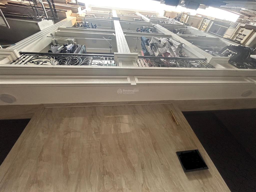 22, bán chdv hoàng ngân  7 tầng  thang máy  dòng tiền cao  đầy đủ pccc