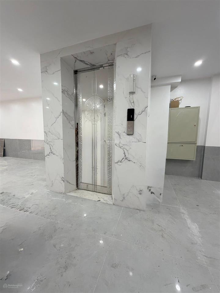 31, bán ccmn trần cung  2 mặt ngõ  7 tầng  thang máy  20 pkk  dòng tiền ổn định