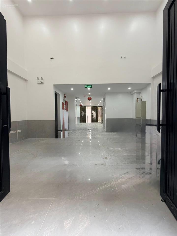 31, bán ccmn trần cung  2 mặt ngõ  7 tầng  thang máy  20 pkk  dòng tiền ổn định