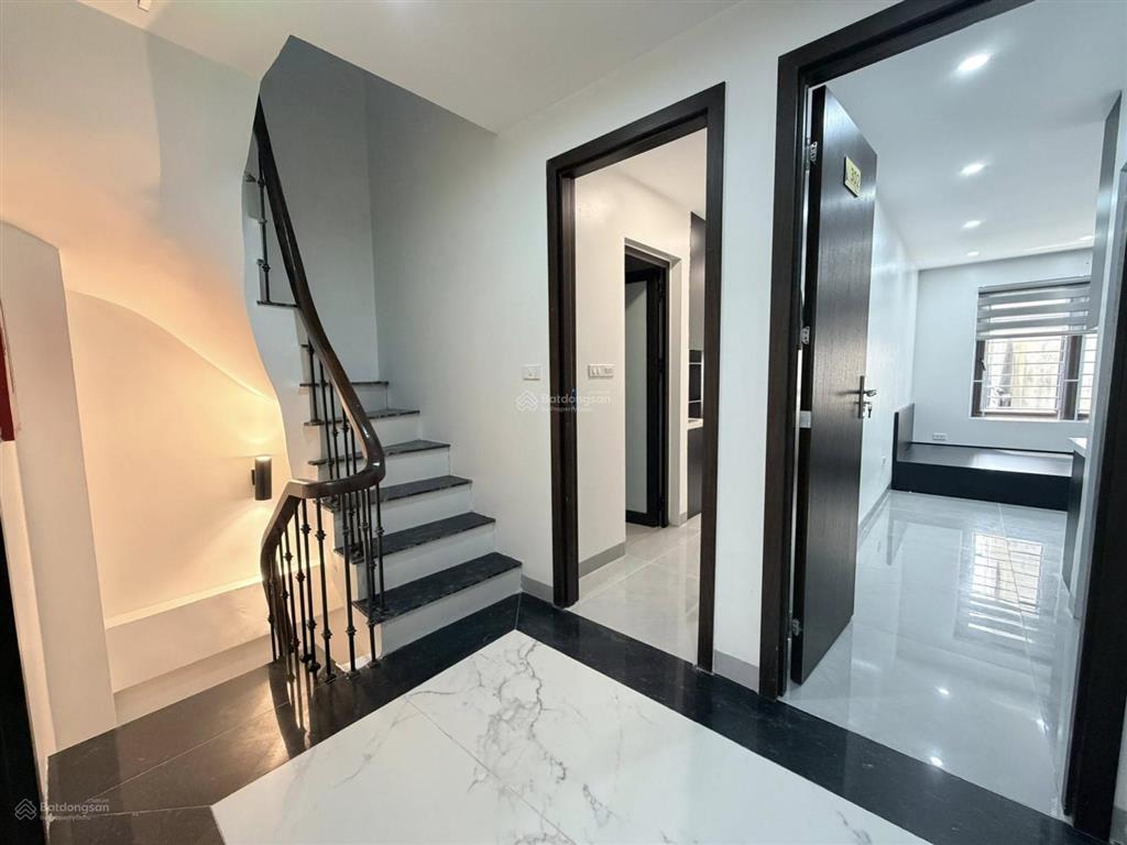 31, bán ccmn trần cung  2 mặt ngõ  7 tầng  thang máy  20 pkk  dòng tiền ổn định