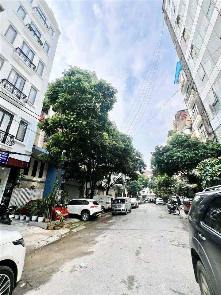 Bán khách sạn cao cấp doãn kế thiện  8 tầng  thang máy  4 ô tô tránh