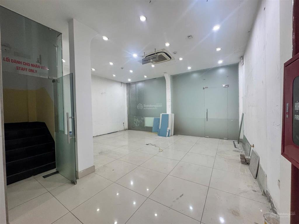 Bán nhà mặt phố âu cơ  thang máy  1 hầm  kinh doanh đỉnh  sẵn dòng tiền