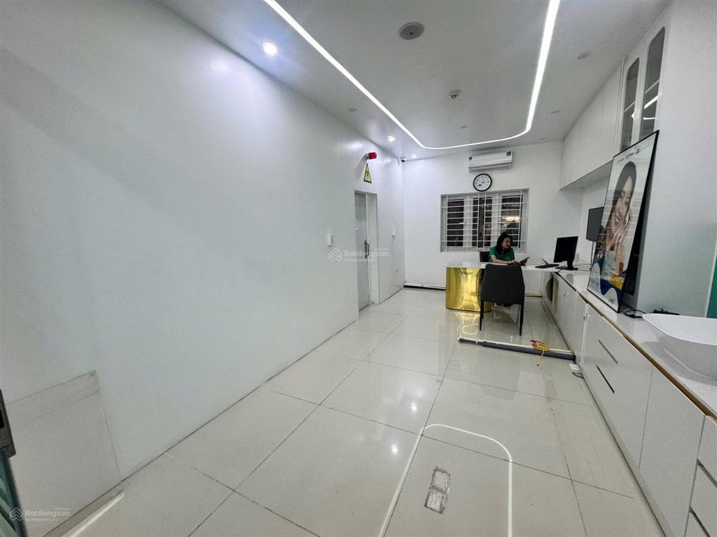 Bán nhà mặt phố âu cơ  thang máy  1 hầm  kinh doanh đỉnh  sẵn dòng tiền