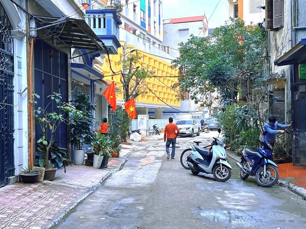 Bán nhà phùng chí kiên  phân lô  thang máy  nội thất cao cấp  ngõ thông  69