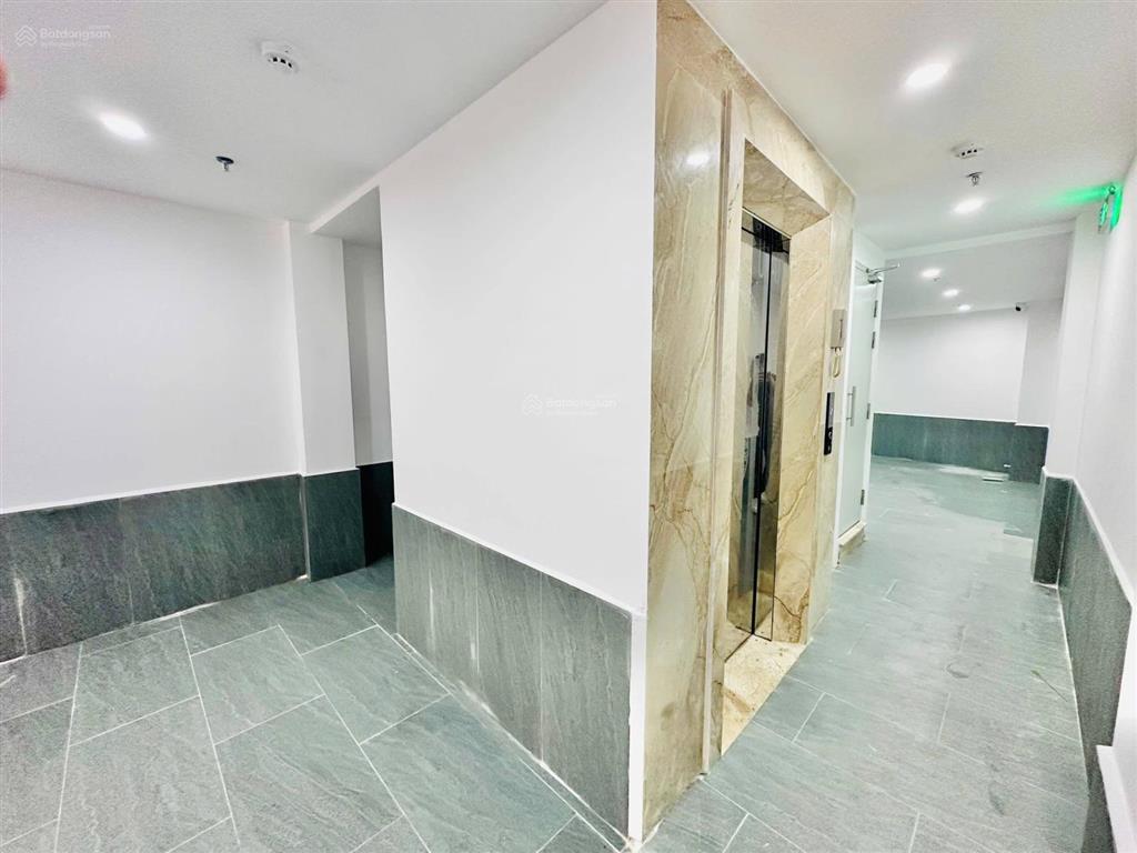 Bán ccmn yên hòa  xây mới  7 tầng thang máy  17 phòng  ô tô đỗ cửa  75