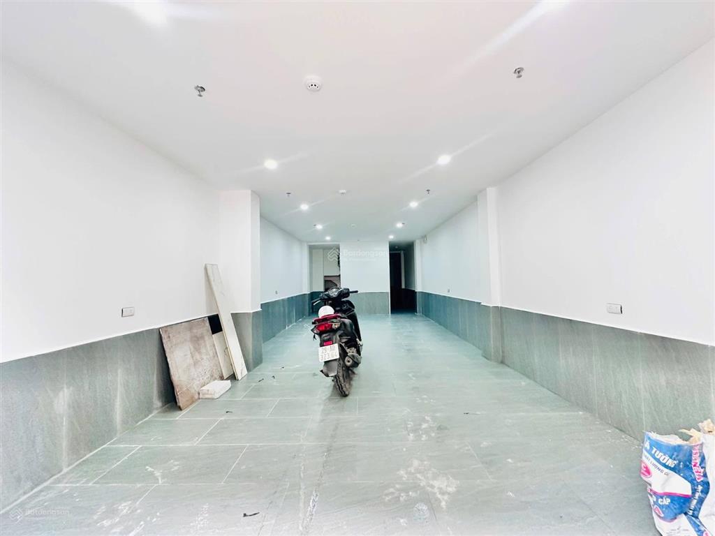 Bán ccmn yên hòa  xây mới  7 tầng thang máy  17 phòng  ô tô đỗ cửa  75