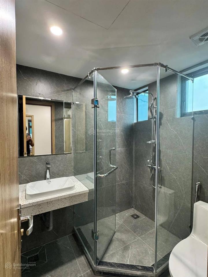 Bán tòa chdv nguyễn khánh toàn  8 tầng 1 hầm  lô góc  10 m ô tô tránh  73