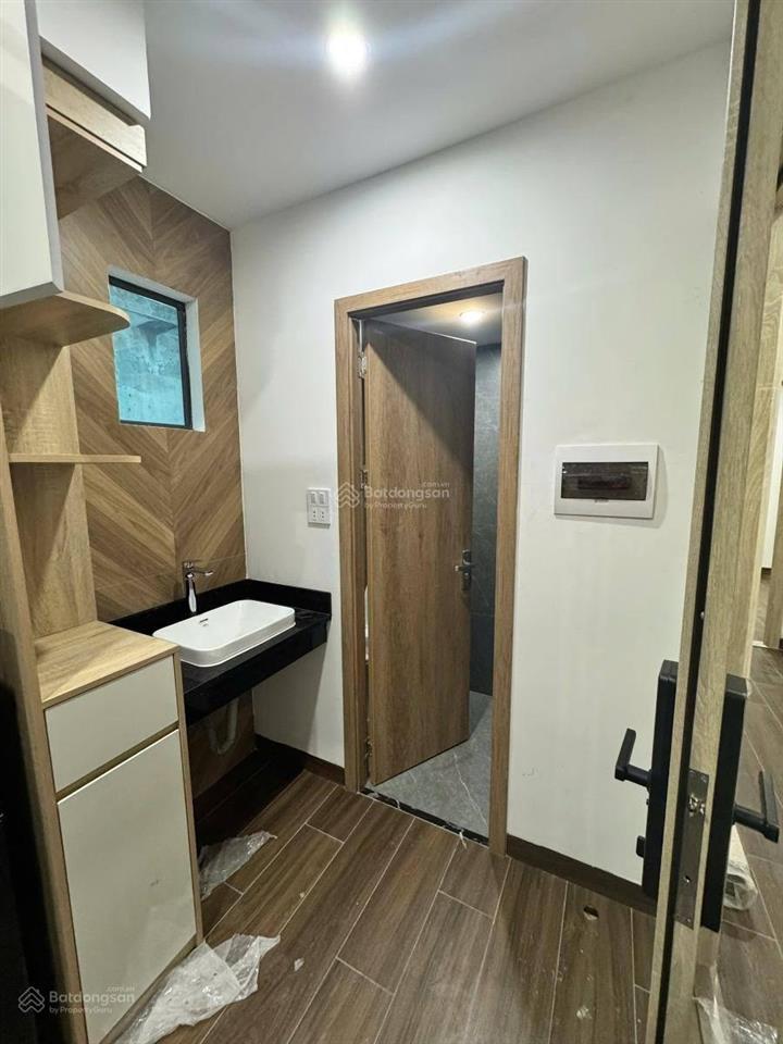 Bán tòa chdv nguyễn khánh toàn  8 tầng 1 hầm  lô góc  10 m ô tô tránh  73