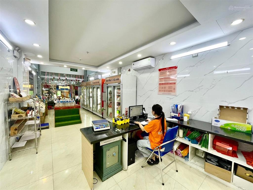 Bán nhà mặt phố nghĩa tân  2 mặt thoáng  đoạn đẹp nhất phố  kinh doanh sầm uất  80