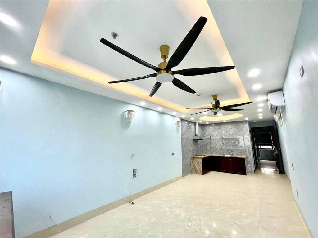 Bán nhà mặt phố nghĩa tân  2 mặt thoáng  đoạn đẹp nhất phố  kinh doanh sầm uất  80