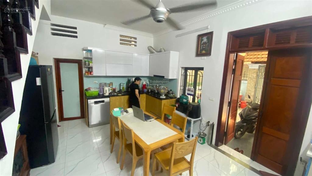 Bán nhà lạc long quân  mặt tiền khủng  ngõ thông  khu dân trí cao  an ninh tốt  83