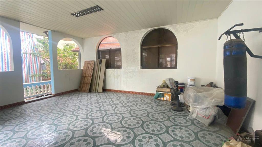 Bán nhà lạc long quân  mặt tiền khủng  ngõ thông  khu dân trí cao  an ninh tốt  83