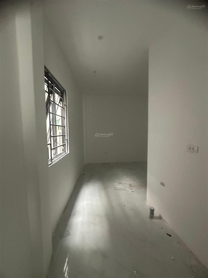 Bán nhà trần thái tông  xây mới  2 thoáng  8 tầng  thang máy  gần phố
