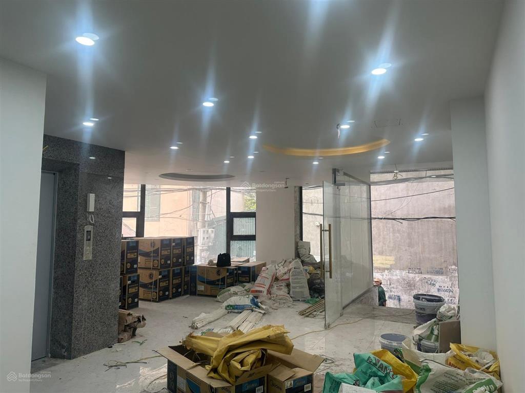 Bán ccmn xuân thủy  lô góc  xây mới  8 tầng  thang máy  2 mặt ngõ  gần phố