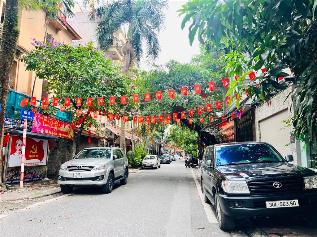 Bán nhà phạm tuấn tài  phân lô  ô tô tránh  2 thoáng  5 tầng thang máy  89