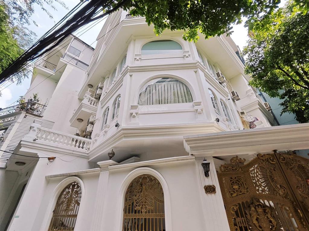Bán chdv cầu giấy  lô góc  thang máy  full nội thất  mặt tiền khủng  101