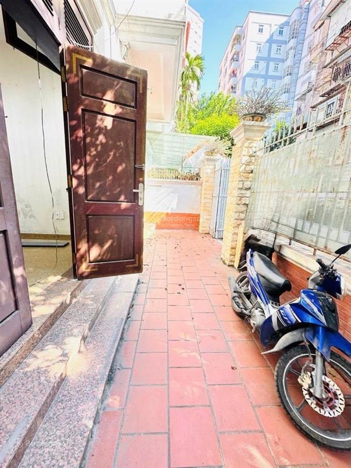 Bán biệt thự hoàng quốc việt  lô góc  2 mặt tiền  vỉa hè  3 ô tô tránh  108