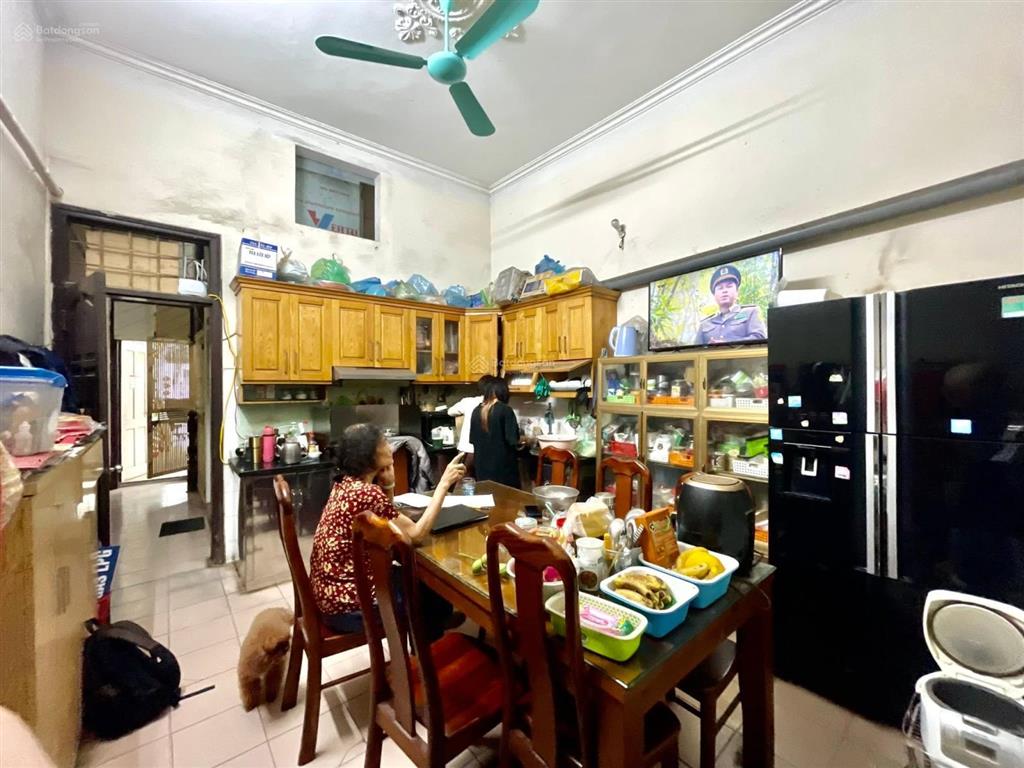 Bán nhà mặt phố trần vỹ  đối diện hồ  ngay ngã 4  2 thoáng  nở hậu  116