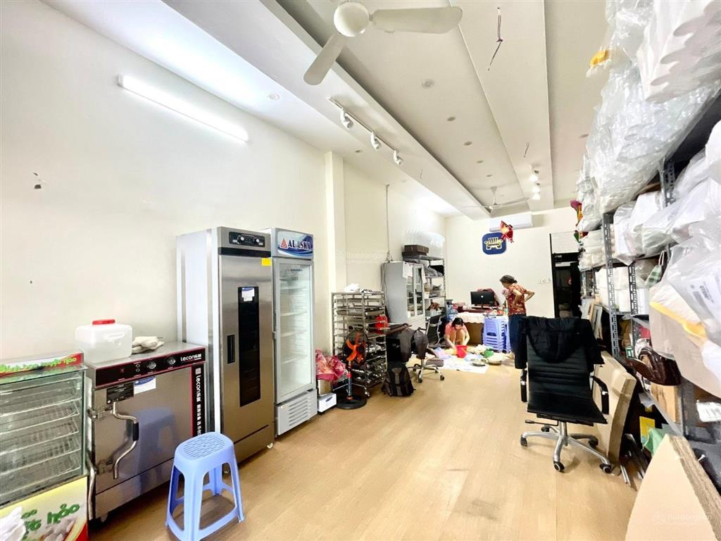 Bán nhà mặt phố trần vỹ  đối diện hồ  ngay ngã 4  2 thoáng  nở hậu  116