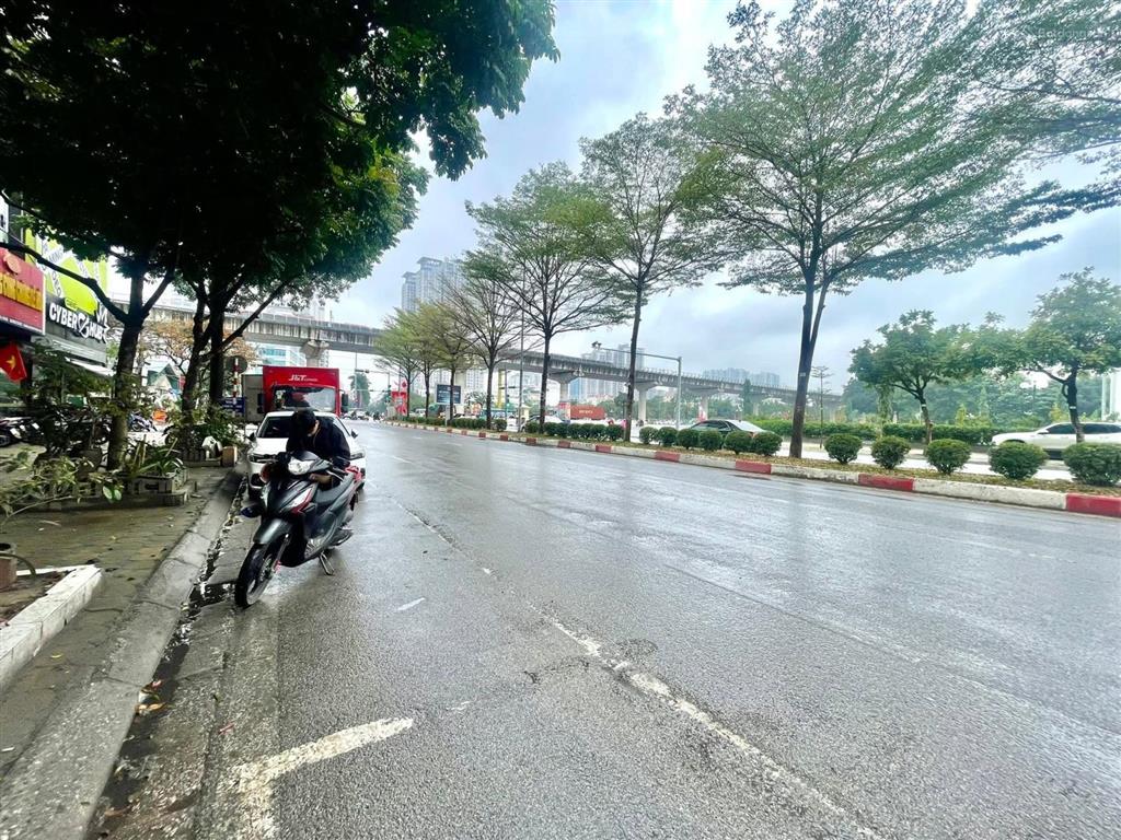 Bán nhà mặt phố trần vỹ  đối diện hồ  ngay ngã 4  2 thoáng  nở hậu  116