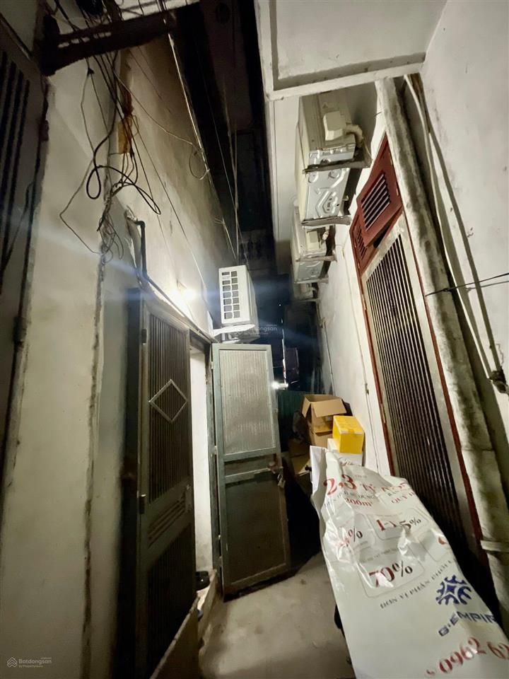 Bán nhà mặt phố trần vỹ  đối diện hồ  ngay ngã 4  2 thoáng  nở hậu  116