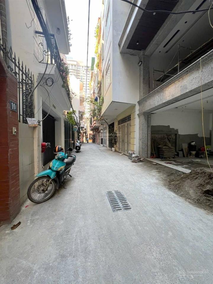 Bán ccmn phùng chí kiên  10 tầng thang máy  ô tô đỗ cửa  15 căn hộ + 1 sàn spa  ngõ thông