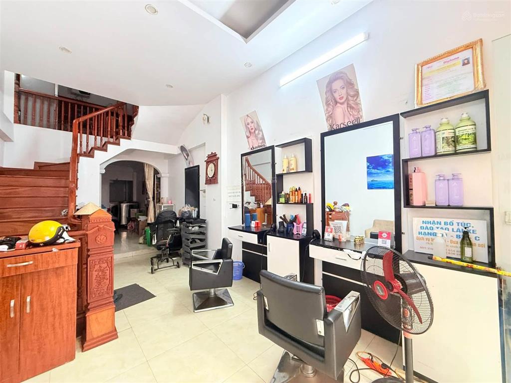 Bán nhà trung kính  vị trí đẹp  ngõ thông  gara ô tô 7 chỗ  kinh doanh được