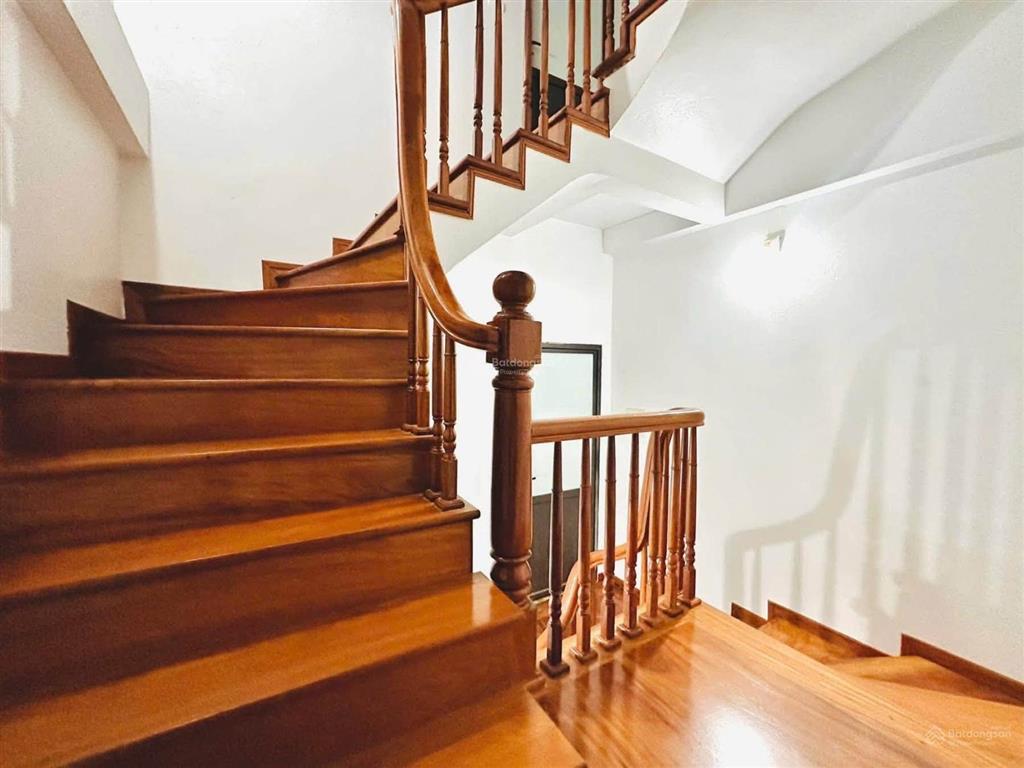 Bán nhà trung kính  vị trí đẹp  ngõ thông  gara ô tô 7 chỗ  kinh doanh được