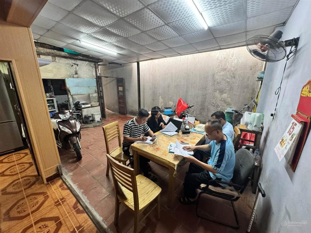 Bán nhà phố quan hoa  bán đất tặng nhà  2 mặt tiền  ngõ rộng  3 nhà ra mặt phố  giá đầu tư