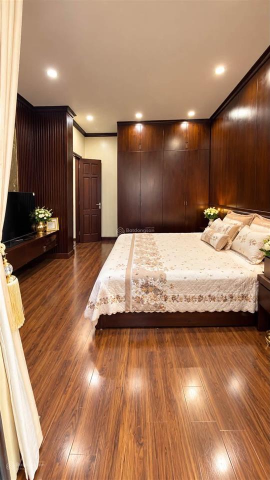 Bán nhà phố hoa bằng  nhà đẹp  ô tô vào nhà  có thể lắp thang máy