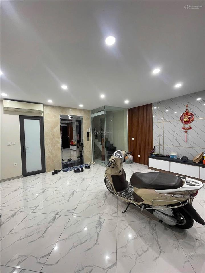 Bán nhà trần thái tông  lô góc  7 tầng thang máy  sát mặt phố  kinh doanh tốt