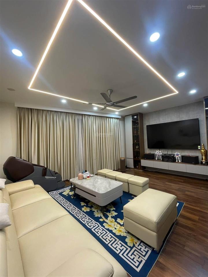 Bán nhà trần thái tông  lô góc  7 tầng thang máy  sát mặt phố  kinh doanh tốt