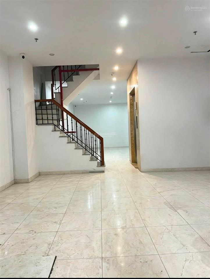 Bán ccmn trần thái tông  6 tầng thang máy  18 phòng  dòng tiền 70tr/tháng
