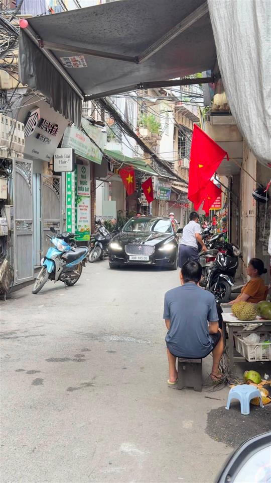 Bán nhà cầu giấy  lô góc  ngõ thông  ô tô đỗ cửa  2 mặt ngõ  diện tích rộng  giá mềm