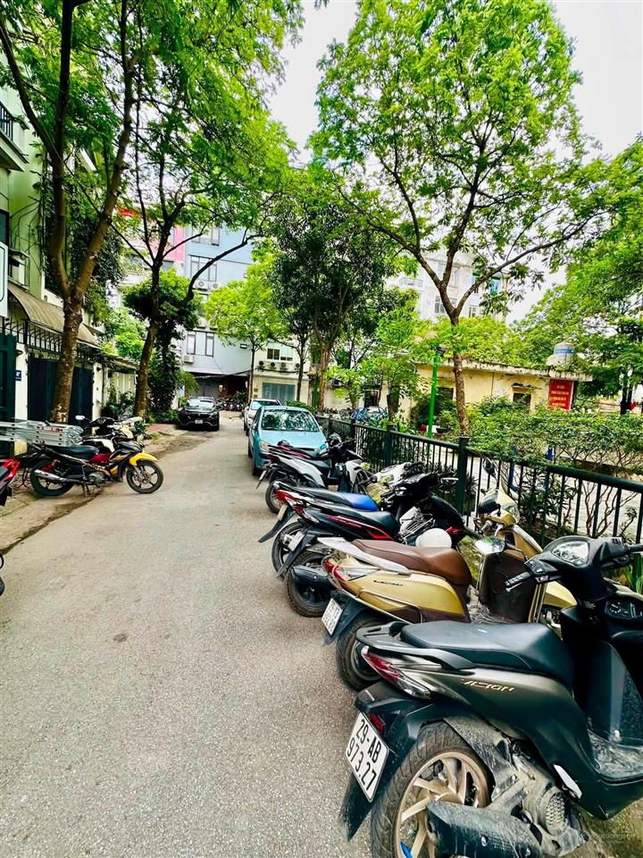 Bán nhà nguyễn khánh toàn  8 tầng thang máy  lô góc  2 mặt ngõ  ô tô tránh  view thoáng