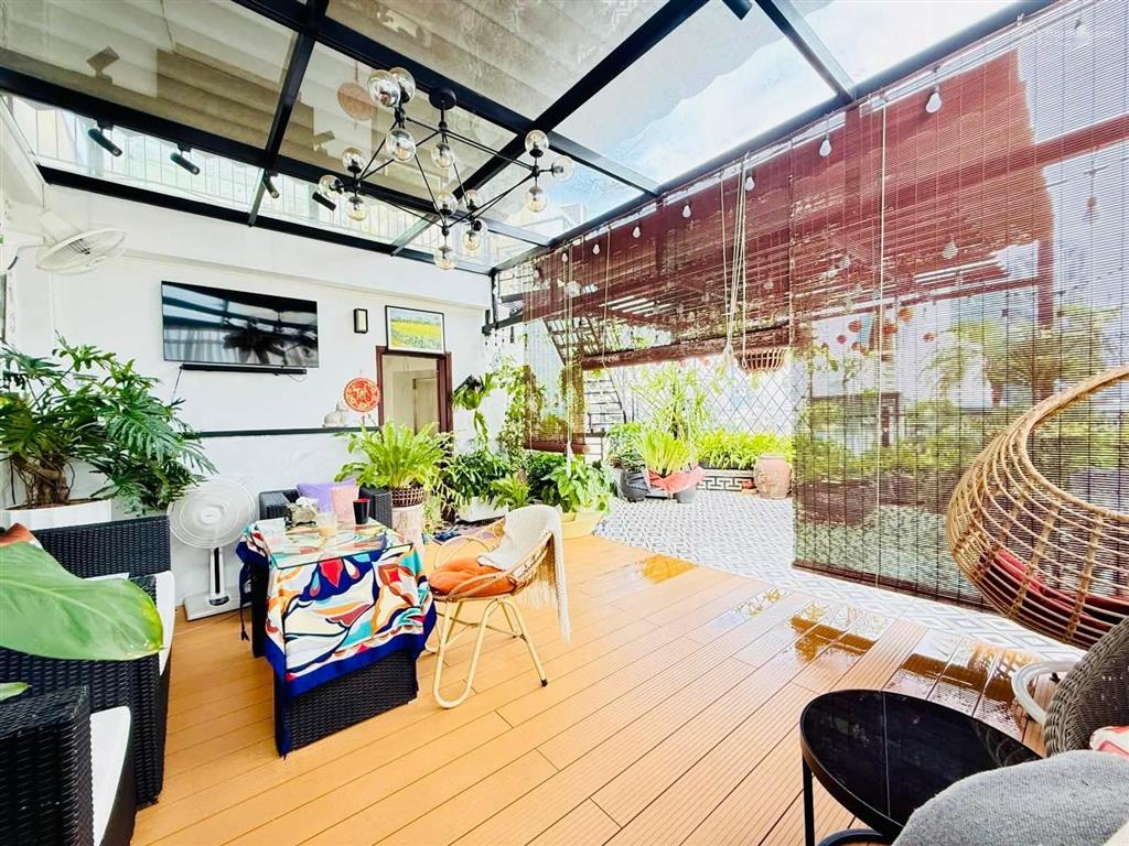 Bán nhà nguyễn khánh toàn  8 tầng thang máy  lô góc  2 mặt ngõ  ô tô tránh  view thoáng