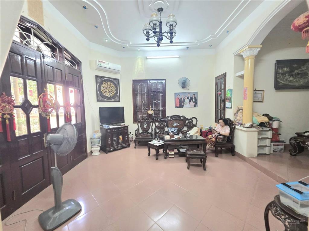 Bán nhà xuân thủy  biệt thự sân vườn  ngõ ô tô  lô góc 3 thoáng  tiện ích đầy đủ