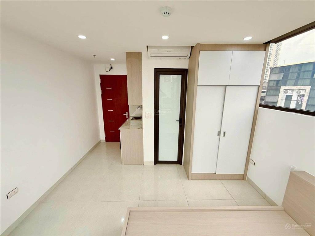 Bán ccmn yên hòa  7 tầng thang máy  17 phòng  vf3 đỗ cửa  2 thoáng  dòng tiền 1.2 tỷ/năm