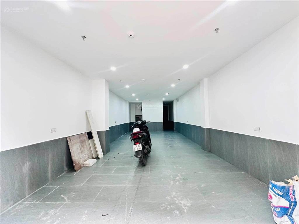 Bán ccmn yên hòa  7 tầng thang máy  17 phòng  vf3 đỗ cửa  2 thoáng  dòng tiền 1.2 tỷ/năm