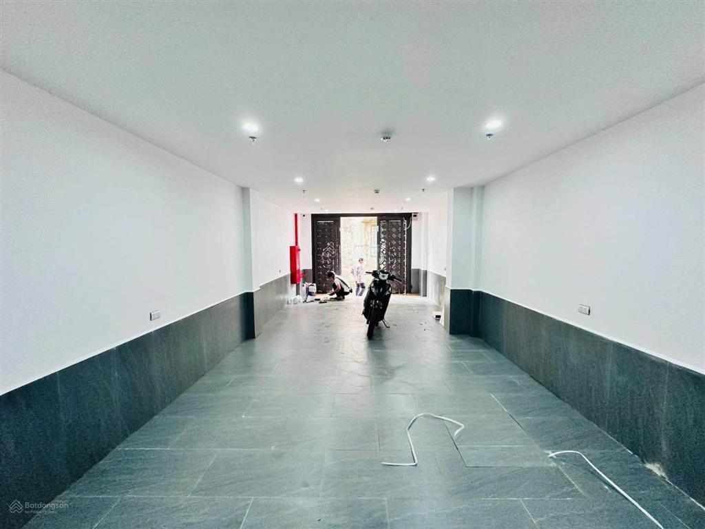Bán ccmn yên hòa  7 tầng thang máy  17 phòng  vf3 đỗ cửa  2 thoáng  dòng tiền 1.2 tỷ/năm